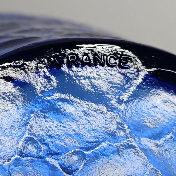 Arcoroc France Sapphire Blue Glass Bowl, Hammered Look, Arcoroc Vercors - Picture 4 of 7